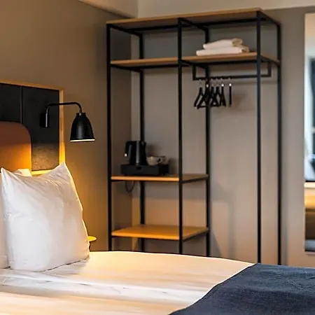 Idraettens Hus Og Konference 3* Brøndbyvester