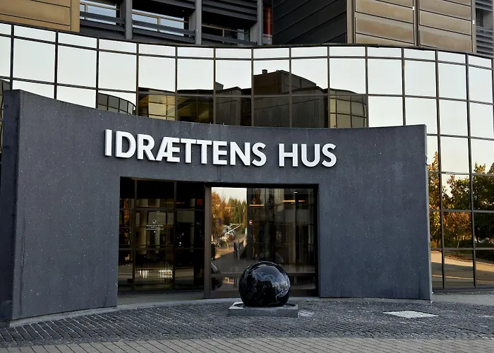 Idraettens Hus Og Konference 3* Brøndbyvester